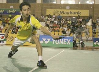 Worthy champion: Chong Wei Feng in action during the Selangor Open Div 1 men&rsquo;s singles final against Iskandar Zulkarnain Zainuddin yesterday. Wei Feng won 12-21, 21-10, 21-14.