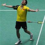 Lin Dan defeats stubborn Sho Sasaki in Men&rsquo;s Singles fight at Thomas Cup Finals 2012