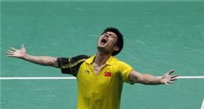 Lin Dan defeats stubborn Sho Sasaki in Men&rsquo;s Singles fight at Thomas Cup Finals 2012