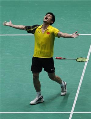 Lin Dan defeats stubborn Sho Sasaki in Men’s Singles fight at Thomas Cup Finals 2012 Lin Dan defeats stubborn Sho Sasaki in Men’s Singles fight at Thomas Cup Finals 2012