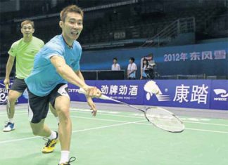 Senior players including Lee Chong Wei and doubles pair Koo Kien Keat-Tan Boon Heong will play against South Africa today.