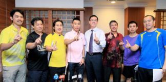 Driving force: World No. 2 and National Champion Lee Chong Wei (fourth from the left) showing the 1Malaysia sign to the pixmen after hosting lunch for the members of the media yesterday. Also present (from left) men&rsquo;s singles coach Rashid Sidek and Tey Seu Bock, mixed doubles coach Jeremy Gan, BAM secretary Ng Chin Chai, Wong Ah Jit, men&rsquo;s doubles coach Pang Cheh Chang and head coach for the doubles team Tan Kim Her