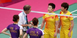 Tournament referee Torsten Berg speaks to Yu Yang and Wang Xiaoli of China and Kim Ha-na and Jung Kyung-eun of South Korean during their women's doubles group play stage Group A badminton match during the London 2012 Olympic Games at the Wembley Arena July 31, 2012.