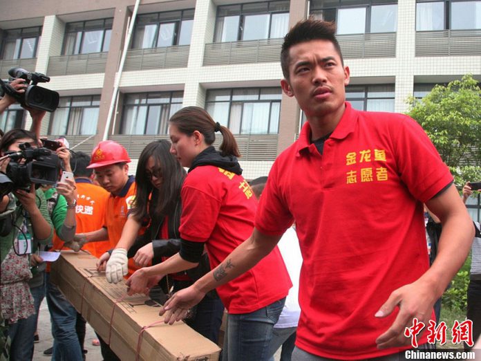 China's most famous badminton couple, world champions Lin Dan and Xie Xingfang, donate 2.2 million yuan to the quake-hit zone in Sichuan province. The couple arrive in Ya'an city on Monday, April 22, 2013 to visit and console the survivors. Their donation is the largest from China's sports circle. A 7.0-magnitude earthquake jolted Lushan County of Ya'an City in the morning on April 20.