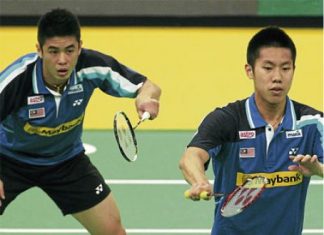 Lim Khim Wah (left) and Goh V Shem beat Koo Kien Keat-Tan Boon Heong 22-20, 21-15 to win the Malaysia Open grand prix gold title yesterday.