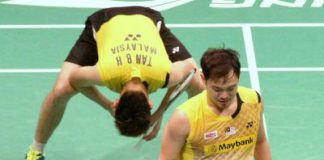 Shameful: Malaysia&rsquo;s Koo Kien Keat and Tan Boon Heong react after losing to Taiwan&rsquo;s Lee Sheng mu-Tsai Chia-hsin on Sunday.