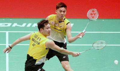 A big disappointment: Malaysia’s Koo Kien Keat (left) and Tan Boon Heong in action against Taiwanese pair Lee Sheng-mu and Tsai Chia-hsin during their match at the Putra Stadium on Sunday. A big disappointment: Malaysia’s Koo Kien Keat (left) and Tan Boon Heong in action against Taiwanese pair Lee Sheng-mu and Tsai Chia-hsin during their match at the Putra Stadium on Sunday.