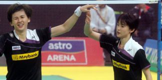 Woon Khe Wei (left) suffered a painful lesson in 2009 world meet.