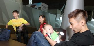 Lee Chong Wei (right) enjoying some time with his son, Kingston, before departing to Hong Kong.