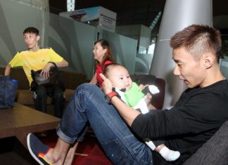 Lee Chong Wei (right) enjoying some time with his son, Kingston, before departing to Hong Kong.