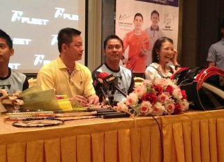 Mohd Arif Abdul Latif (left) during the sponsorship signing ceremony with badminton equipment company Fleet on Wednesday.