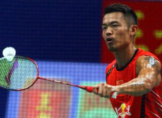 China's Lin Dan had an easy 21-6, 21-9 win over USA's Sattawat Pongnairat.