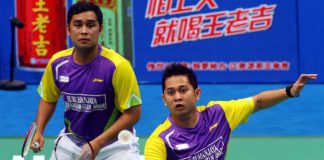 Sweet taste of victory: Malaysia&rsquo;s Mohd Fairuzizuan Mohd Tazari (left) and Mohd Zakry Abdul Latif in action against Russia&rsquo;s Vladimir Ivanov-Ivan Sozonov during their second round match of the World Championships at Tianhe Gymnasium in Guangzhou on Wednesday.