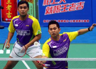 Sweet taste of victory: Malaysia&rsquo;s Mohd Fairuzizuan Mohd Tazari (left) and Mohd Zakry Abdul Latif in action against Russia&rsquo;s Vladimir Ivanov-Ivan Sozonov during their second round match of the World Championships at Tianhe Gymnasium in Guangzhou on Wednesday.
