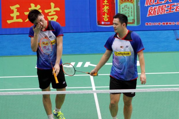 Koo Kien Keat (right) and Tan Boon Heong react after losing to South Korea's Kim Ki-jung-Kim Sa-rang in the quarter-finals of the World Championships. Koo Kien Keat (right) and Tan Boon Heong react after losing to South Korea's Kim Ki-jung-Kim Sa-rang in the quarter-finals of the World Championships.