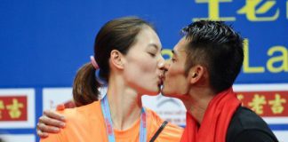 China's Lin Dan kisses his wife Xie Xingfang after winning his men's singles final on August 11, 2013