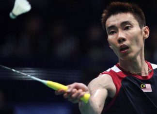 Lee Chong Wei returns to Lin Dan during their men's singles final at World Badminton Championships in Guangzhou, south China's Guangdong province, on August 11, 2013. Lee was later stretchered from the court during the match, with cramp and dehydration, in the latest heartbreaking defeat to his nemesis.
