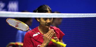 Porntip Buranaprasertsuk of Thailand greets Liu Xin of China during the women&rsquo;s singles final of the China Masters in Changzhou on Sunday.