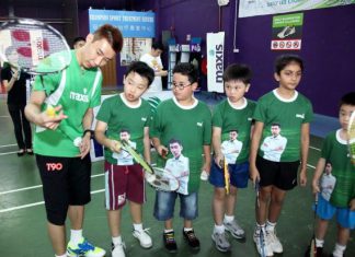 Lee Chong Wei showing the participants the proper way to hold a badminton racquet at a coaching clinic yesterday.