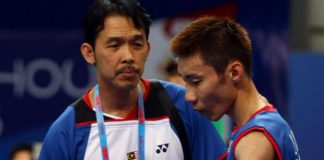 Rashid Sidek (left) having a word with Lee Chong Wei at the World Championships in Guangzhou.