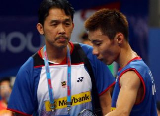 Rashid Sidek (left) having a word with Lee Chong Wei at the World Championships in Guangzhou.