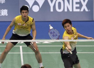 Goh V Shem (right) returns a shot to Ko Sung-hyun and Lee Yong-dae of South Korea as his partner Lim Khim Wah looks on during a men&rsquo;s doubles semi-final match at the Badminton Asia Championships in Taipei on April 20.