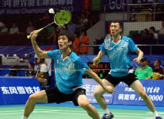 Shin Baek-cheol (left) and Yoo Yeon-seong in a file photo. Baek-cheol will now partner Ko Sung-hyun, while Yeon-seong will team up with Lee Yong-dae.