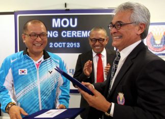 BAM president Tengku Tan Sri Mahaleel Tengku Ariff and BKA chief executive director Kim Joong-soo (left) sharing a light moment after the MoU signing in Bukit Kiara on Wednesday. Looking on is Datuk Dr Mohd Al-Amin Abdul Majid, BAM deputy president.