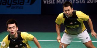 Hoon Thien How-Tan Wee Kiong put up an impressive performance to defeat All England champions Liu Xiaolong-Qiu Zihan 18-21, 21-15, 21-13 in their Super Series Finals Group A match.