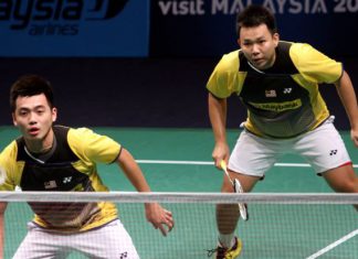 Hoon Thien How-Tan Wee Kiong put up an impressive performance to defeat All England champions Liu Xiaolong-Qiu Zihan 18-21, 21-15, 21-13 in their Super Series Finals Group A match.