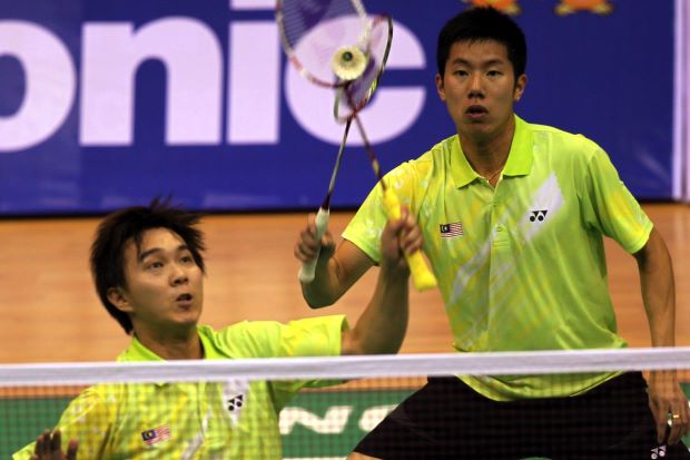 It was a day of contrasting fortunes for Malaysia’s five SEA Games debutants at the badminton competition in the Wunna Theikdi Indoor Stadium C on Thursday. There was heartbreak for Iskandar Zulkarnain Zainuddin and Yang Li Lian in the singles department when the duo limped out in the quarter-finals but three from the doubles department – Tan Aik Quan, Ow Yao Han and Teo Kok Siang – were jumping for joy after reaching the semi-finals with their respective partners to assure at least a bronze medal each. It was a day of contrasting fortunes for Malaysia’s five SEA Games debutants at the badminton competition in the Wunna Theikdi Indoor Stadium C on Thursday. There was heartbreak for Iskandar Zulkarnain Zainuddin and Yang Li Lian in the singles department when the duo limped out in the quarter-finals but three from the doubles department – Tan Aik Quan, Ow Yao Han and Teo Kok Siang – were jumping for joy after reaching the semi-finals with their respective partners to assure at least a bronze medal each.