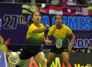 Yao Lei and Shinta Mulia Sari in action during the badminton women's doubles quarter final round at the 27th SEA Games on December 12. They beat Indonesia's Imawan Gebby Ristiyano and Nuraidah Tiara Rosalia 2 - 1.