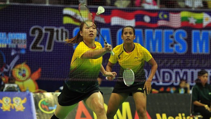 Yao Lei and Shinta Mulia Sari in action during the badminton women's doubles quarter final round at the 27th SEA Games on December 12. They beat Indonesia's Imawan Gebby Ristiyano and Nuraidah Tiara Rosalia 2 - 1.