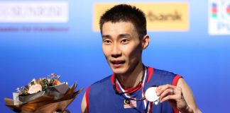 World No.1 Lee Chong Wei with the BWF Super Series Finals winner's medal after he easily beat Tommy Sugiarto of Indonesia 15-10, 15-12 in the final at the KL Badminton Stadium on Sunday for his fourth year-end Finals title