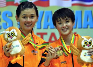 Woon Khe Wei-Vivian Hoo beat favourites Nitya Krishinda-Greysia Polii of Indonesia to give Malaysia the only gold medal from badminton at the SEA Games.