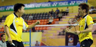 Malaysia's doubles pair Hoon Thien How-Tan Wee Kiong finally made a breakthrough by capturing their first international title at the Macau Open on Sunday.