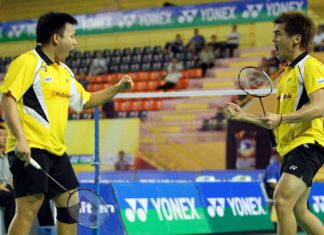Malaysia's doubles pair Hoon Thien How-Tan Wee Kiong finally made a breakthrough by capturing their first international title at the Macau Open on Sunday.
