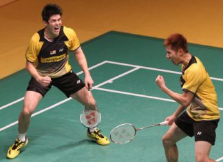 Malaysian men's pair Goh V Shem-Lim Khim Wah are through to the final of the Malaysian Open after beating their Indonesian opponents in three sets on Saturday.