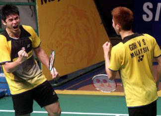 Goh V Shem-Lim Khim Wah celebrate after beating Thailand’s Maneepong Jongjit-Nipitphon Puangpuapech 21-19, 25-23 in the second round of the Maybank Malaysian Open.