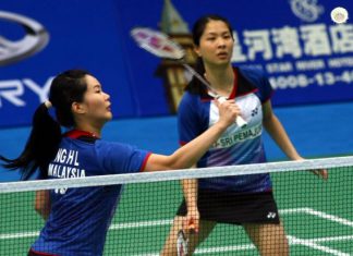 Ng Hui Lin (left) and Ng Hui Ern in action during the World Championships in China last year.