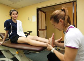 Woon Khe Wei getting some much needed attention from National Sports Institute physiotherapist Sandra Fiedler.