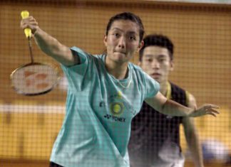 Lai Pei Jing (left) and Chan Peng Soon in training in Stadium Juara.