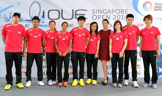 Singapore national shuttlers with host Kelly Latimer (OUE Singapore Open 2014)