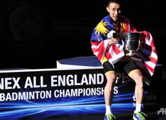 Lee Chong Wei of Malaysia poses with his trophy after beating Chen Long of China in their All England Open Badminton Championships men's singles final match in Birmingham, central England. (AFP/CARL COURT)