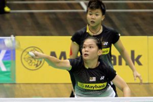 Lee Meng Yean (front) and Lim Yin Loo beat Shinta Mulia Sari-Yao Lei of Singapore 21-17, 22-20 in the Malaysia Open Grand Prix Gold quarter-finals.