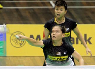 Lee Meng Yean (front) and Lim Yin Loo beat Shinta Mulia Sari-Yao Lei of Singapore 21-17, 22-20 in the Malaysia Open Grand Prix Gold quarter-finals.