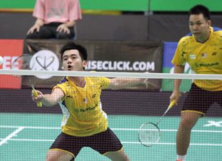 hoon Thien How- Tan Wee Kiong were sent packing 16-21, 20-22 by Singaporeans Danny Bawa Chrisnanta-Chayut Triyachart on Wednesday.