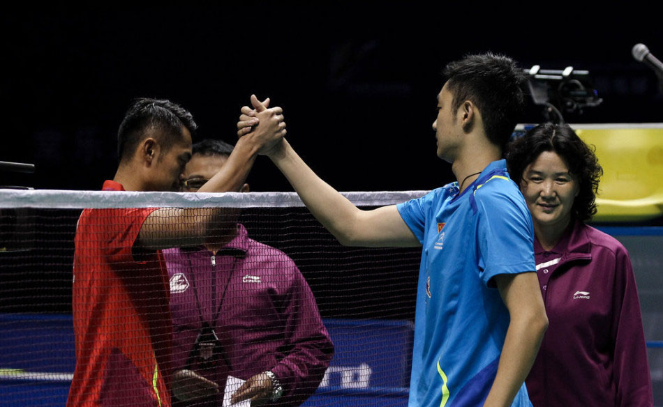 Lin Dan shakes Wang Zhengming's hands after their semi-final match