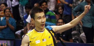 Lee Chong Wei greets the fans after his win over P. Kashyap