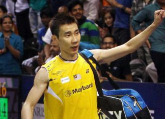 Lee Chong Wei greets the fans after his win over P. Kashyap